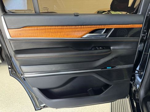 Used 2022 Jeep Grand Wagoneer Series III AWD/4WD image 41