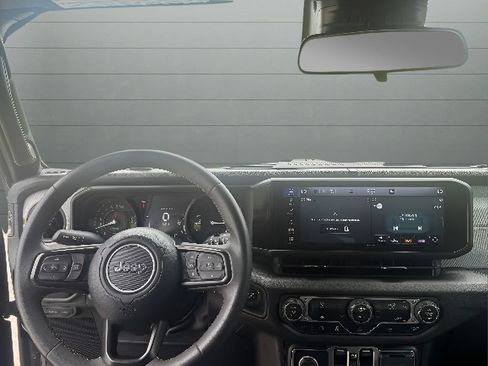 Used 2024 Jeep Wrangler Unlimited AWD/4WD image 19