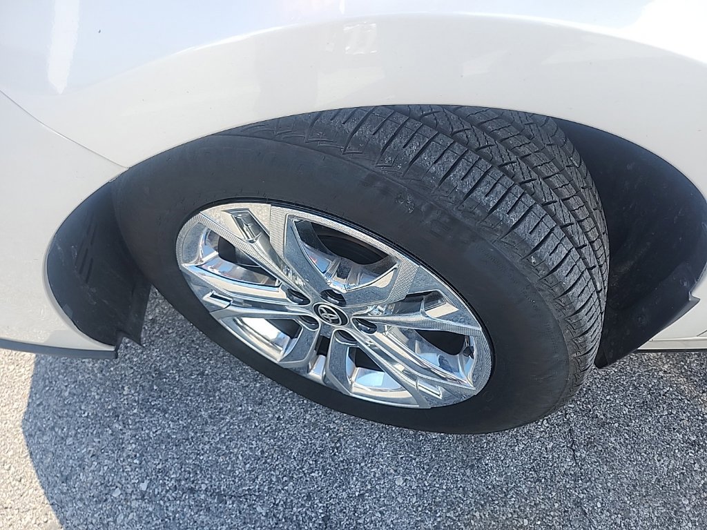 Used 2024 Toyota Sienna Platinum AWD/4WD image 10