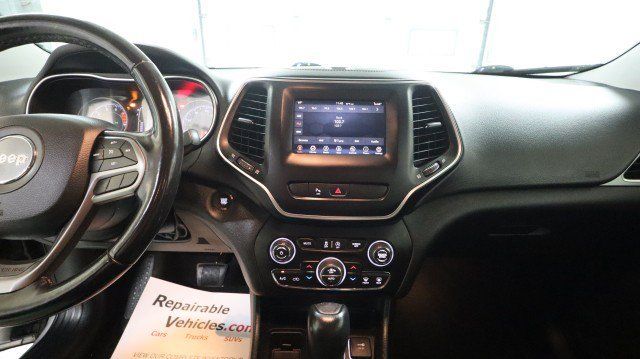 Used 2020 Jeep Cherokee Latitude Plus w/ Comfort/Convenience Group FWD image 13