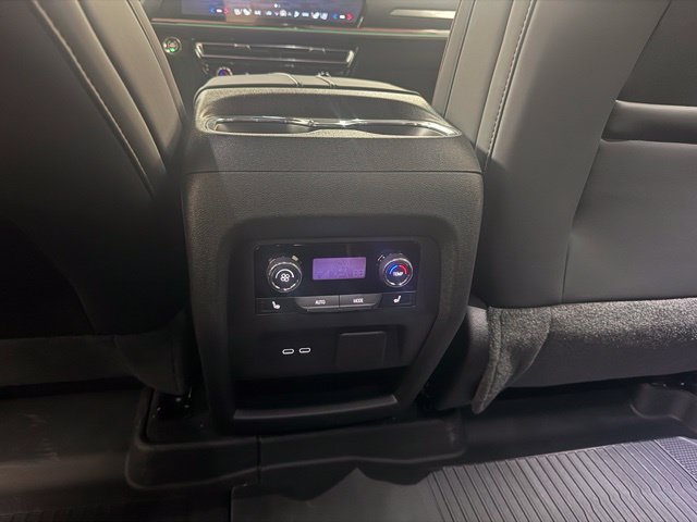 New 2027 Chevrolet Traverse RS w/ LPO, Floor Liner Package AWD/4WD image 23