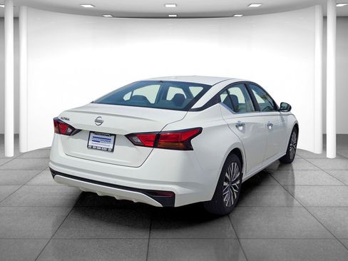 Used 2025 Nissan Altima 2.5 SV FWD image 6