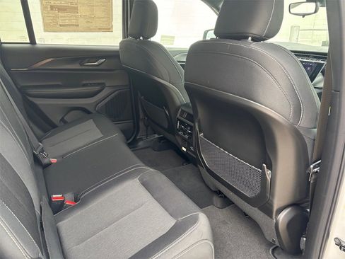 New 2025 Jeep Grand Cherokee Laredo w/ Luxury Tech Group I image 22