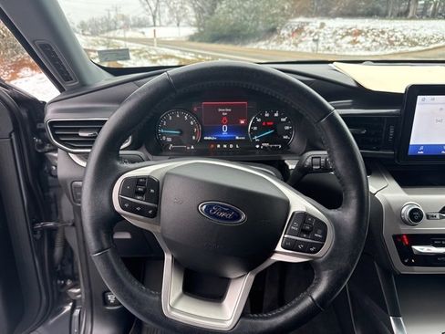 Certified 2022 Ford Explorer XLT w/ Equipment Group 202A image 18