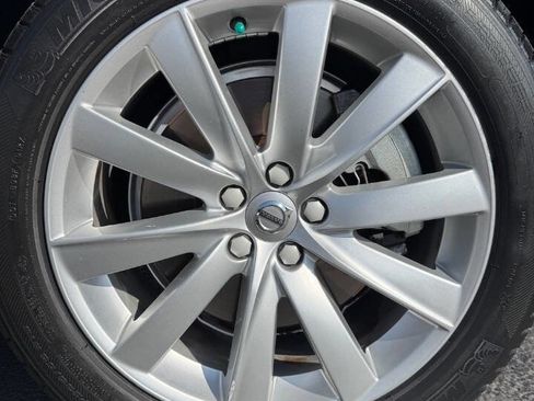 Used 2017 Volvo XC90 T6 Momentum w/ Vision Package image 10