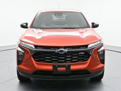 Used 2024 Chevrolet Trax RS w/ Driver Confidence Package FWD image 2