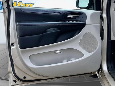 Used 2014 Dodge Grand Caravan SXT w/ Rear Park Assist Package FWD image 18