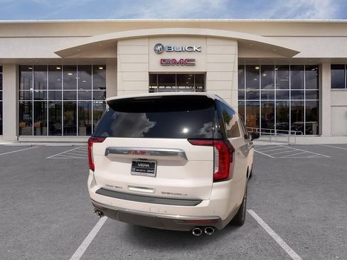 Certified 2022 GMC Yukon XL Denali w/ Denali Ultimate Package AWD/4WD image 13