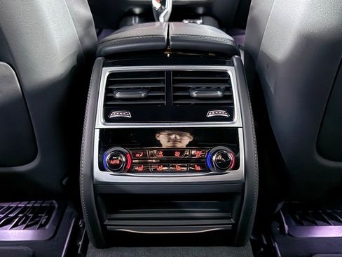 Used 2022 BMW 750i xDrive w/ Luxury Rear Seating Package image 39