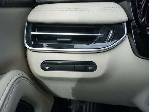 Used 2023 INFINITI QX60 Luxe w/ Cargo Package FWD image 4