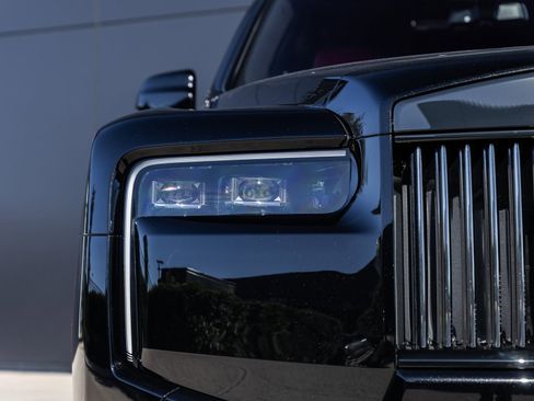 New 2026 Rolls-Royce Cullinan Black Badge image 23