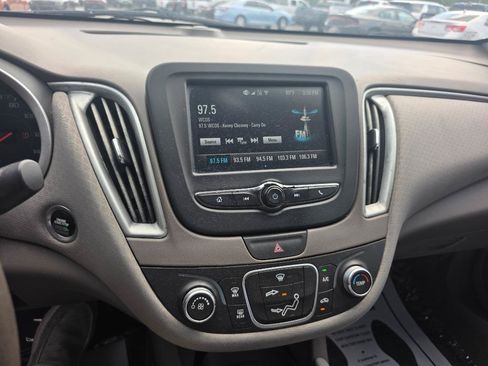 Used 2018 Chevrolet Malibu LS FWD image 15