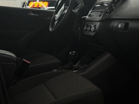 Used 2011 Volkswagen Tiguan SE FWD image 9