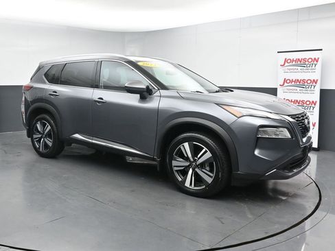 Used 2023 Nissan Rogue SL AWD/4WD image 2