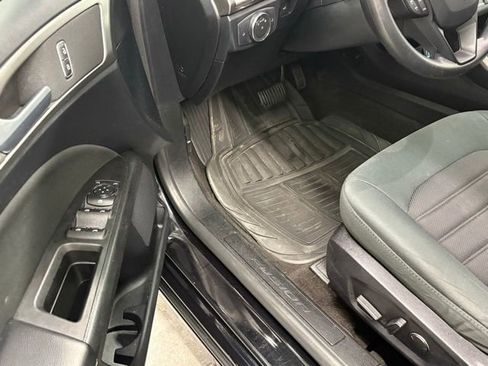 Used 2020 Ford Fusion SE image 10