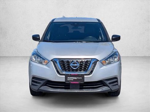 Used 2020 Nissan Kicks S FWD image 2