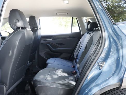 Certified 2025 Volkswagen Tiguan SE FWD image 27