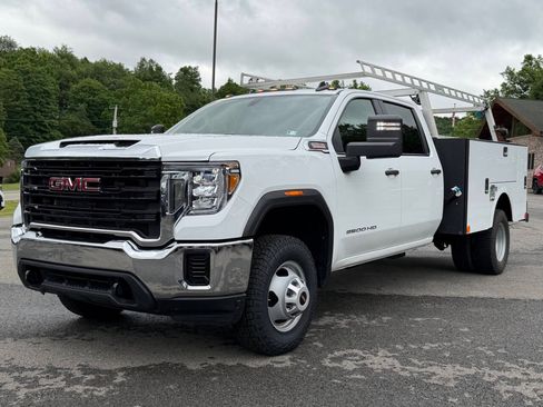 Used 2023 GMC Sierra 3500 Pro w/ Convenience Package AWD/4WD image 4