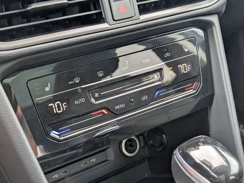 New 2026 Volkswagen Taos SE FWD image 23