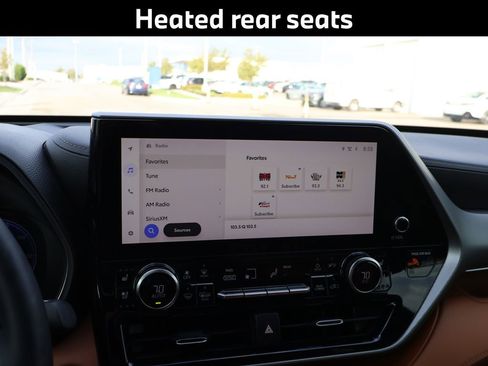 Used 2023 Toyota Highlander Platinum image 24