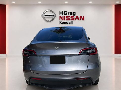 Used 2025 Tesla Model Y Long Range RWD image 6