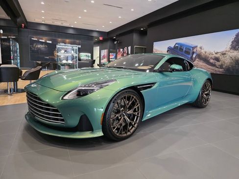 Used 2024 Aston Martin DB12 Coupe RWD image 8