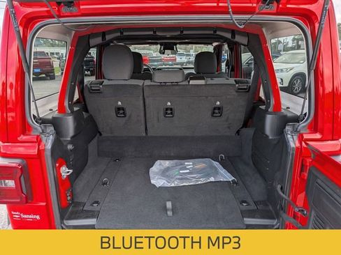 Used 2025 Jeep Wrangler Unlimited Sahara image 2