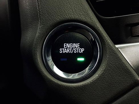 Used 2018 Chevrolet Suburban LT image 17