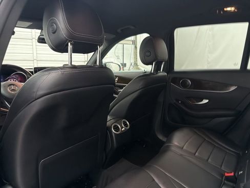 Used 2019 Mercedes-Benz GLC 300 4MATIC image 17