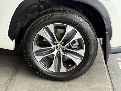 Certified 2020 Toyota Highlander XLE image 21