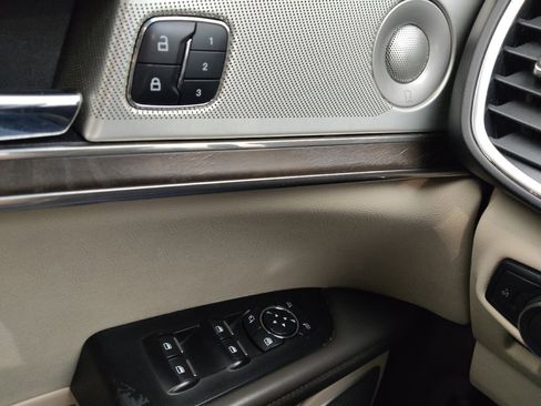 Used 2016 Lincoln MKX Reserve w/ Luxury Package image 27