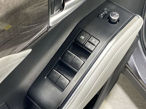 Used 2023 Toyota Highlander Limited image 15