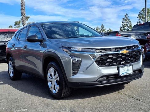 Used 2025 Chevrolet Trax LS image 1