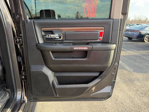 Used 2016 RAM 3500 Laramie image 19