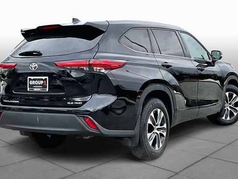 Used 2021 Toyota Highlander XLE image 13