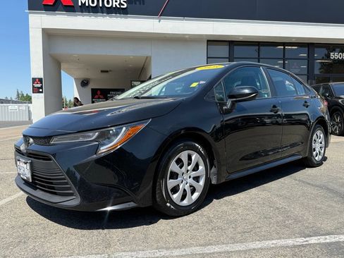 Used 2025 Toyota Corolla LE FWD image 6