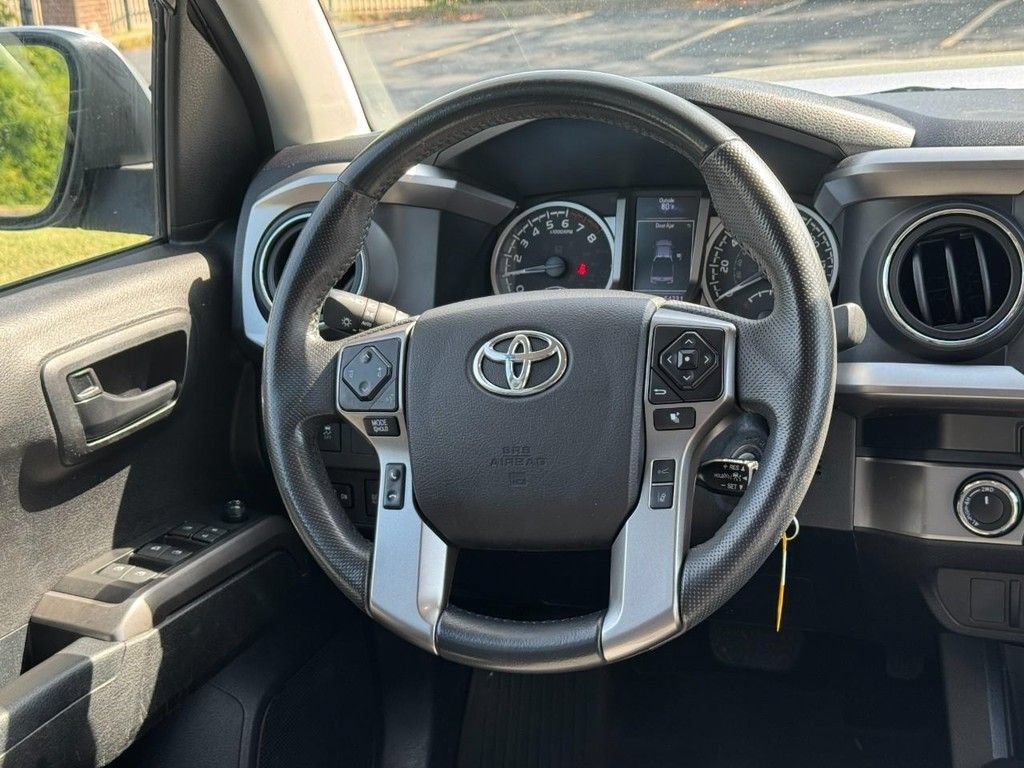 Used 2022 Toyota Tacoma SR5 AWD/4WD image 15