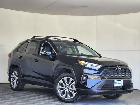 Used 2022 Toyota RAV4 XLE Premium FWD image 1