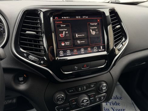 Used 2019 Jeep Cherokee Limited image 24