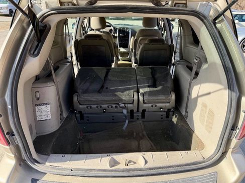 Used 2006 Chrysler Town & Country Touring image 15