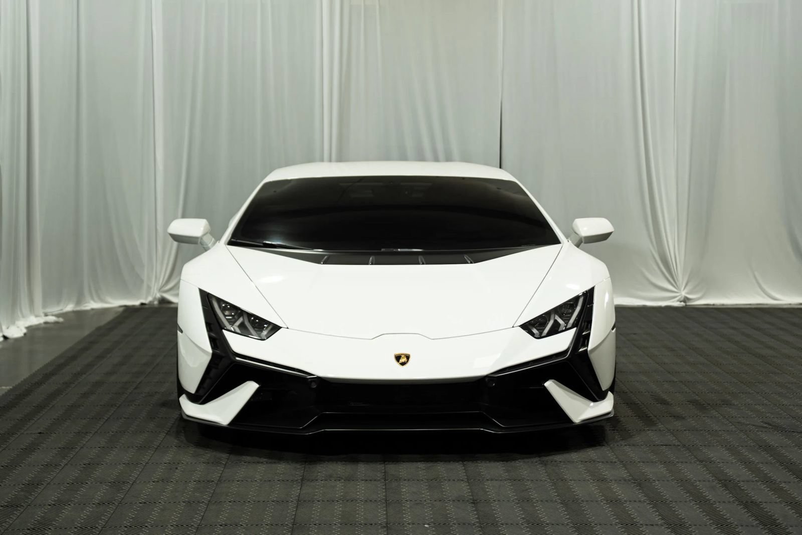 Used 2023 Lamborghini Huracan Tecnica RWD image 3