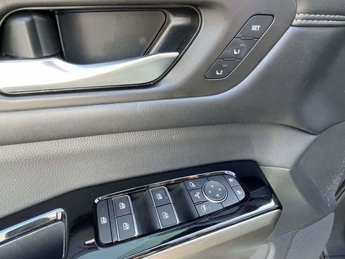 Used 2024 Nissan Pathfinder Platinum image 18