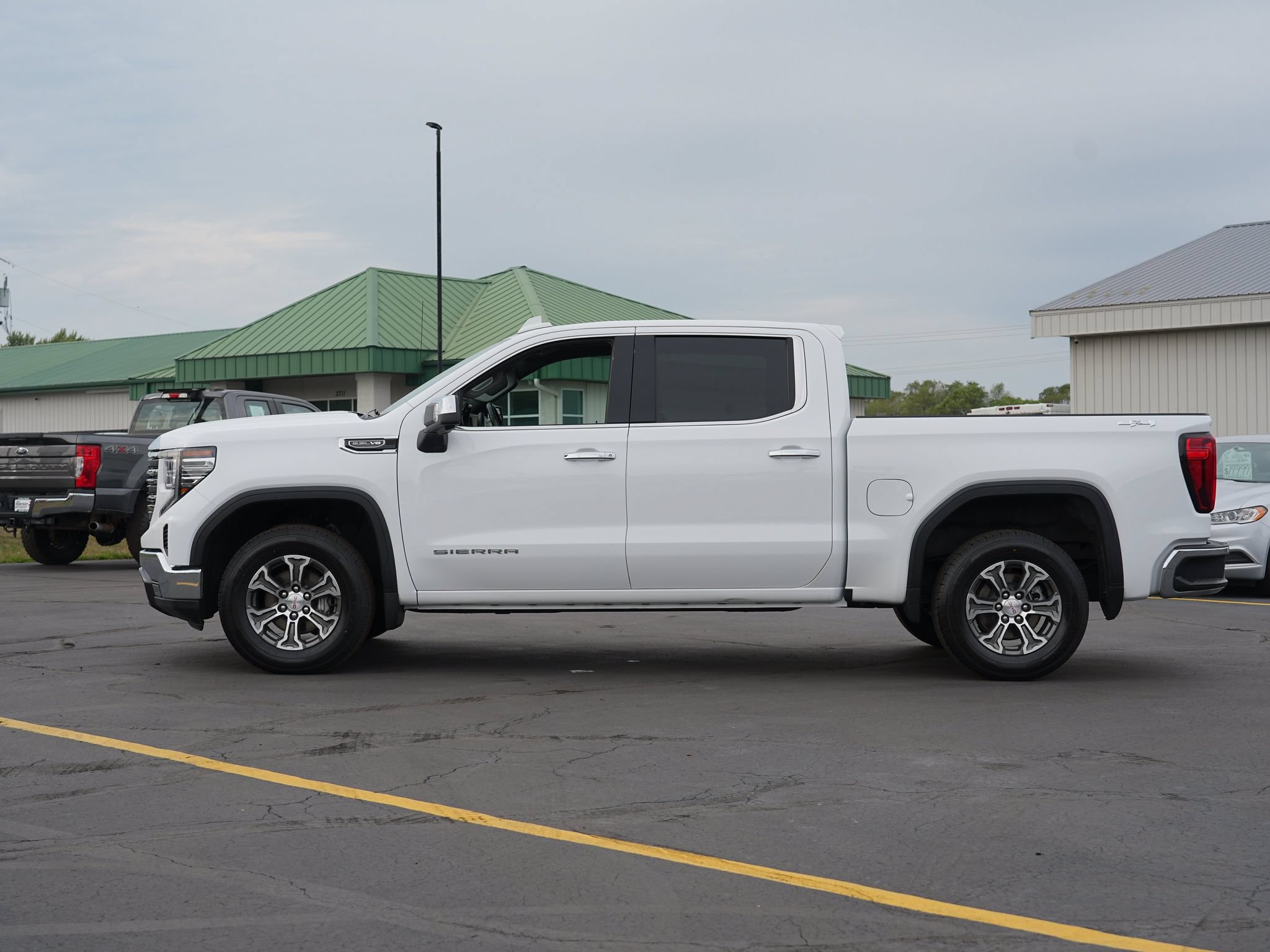 Used 2025 GMC Sierra 1500 SLT AWD/4WD image 7