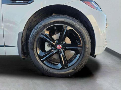 Used 2018 Jaguar F-PACE R-Sport image 11