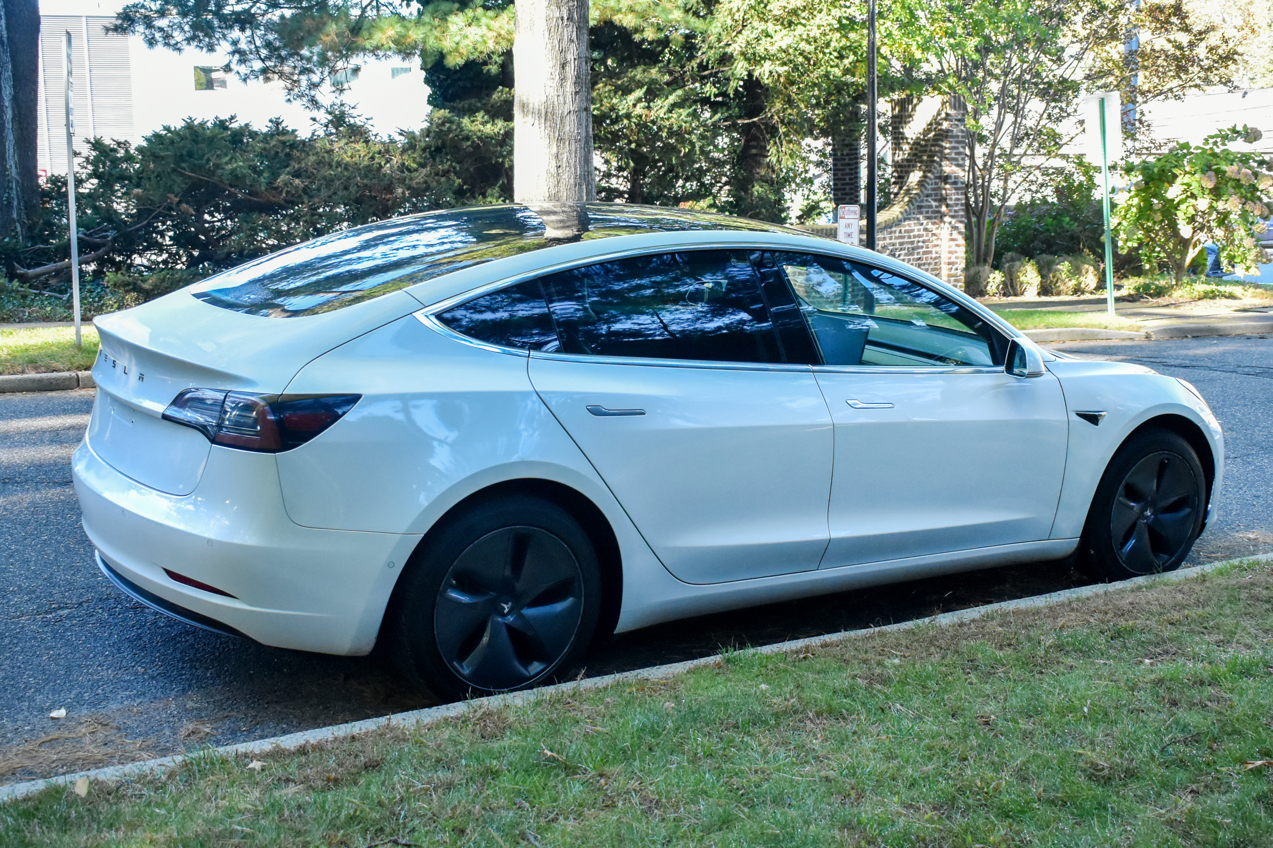 Used 2019 Tesla Model 3 Long Range RWD image 8