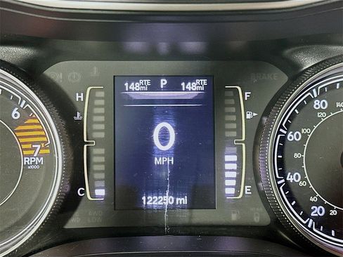 Used 2020 Jeep Cherokee Latitude Plus image 15