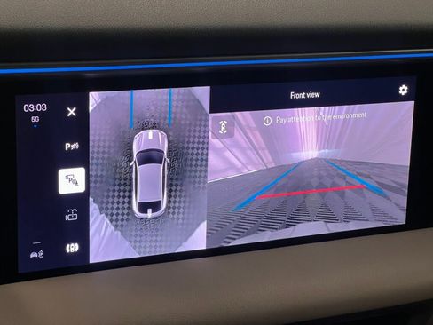 Certified 2025 Porsche Macan Electric image 45