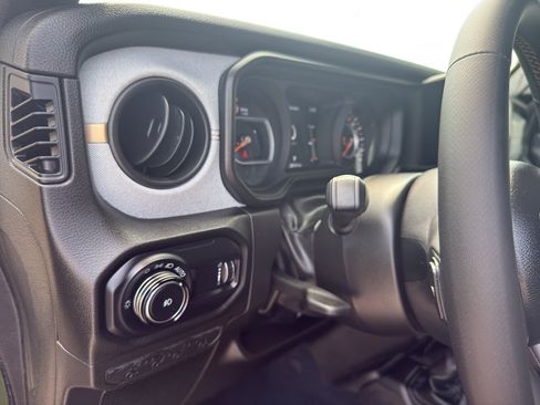 Used 2024 Jeep Wrangler Unlimited Sport AWD/4WD image 13