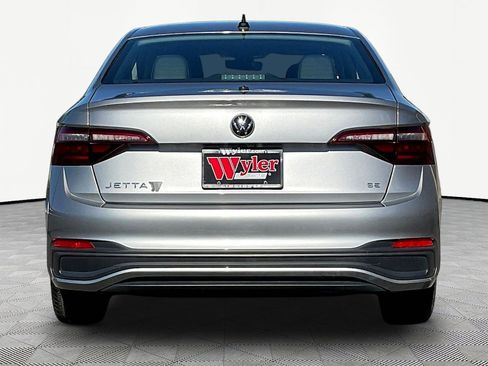 Used 2024 Volkswagen Jetta SE FWD image 5