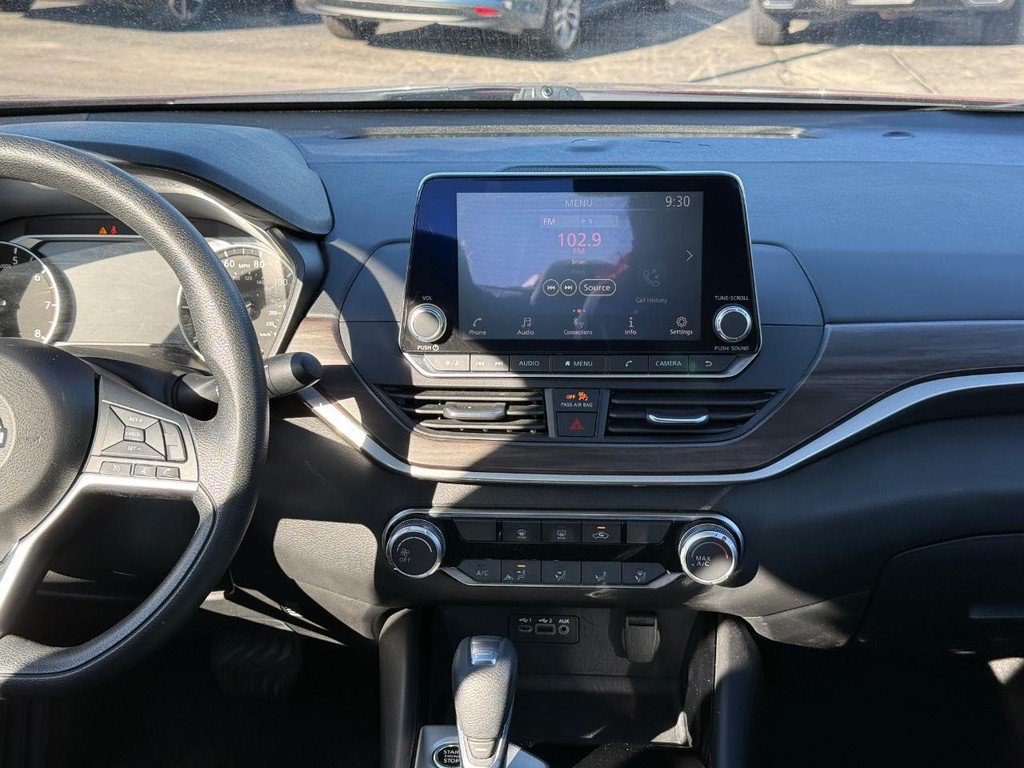 Used 2024 Nissan Altima 2.5 SV FWD image 9